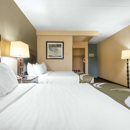 Quality Inn & Suites Charleston - Civic Center Buitenkant foto