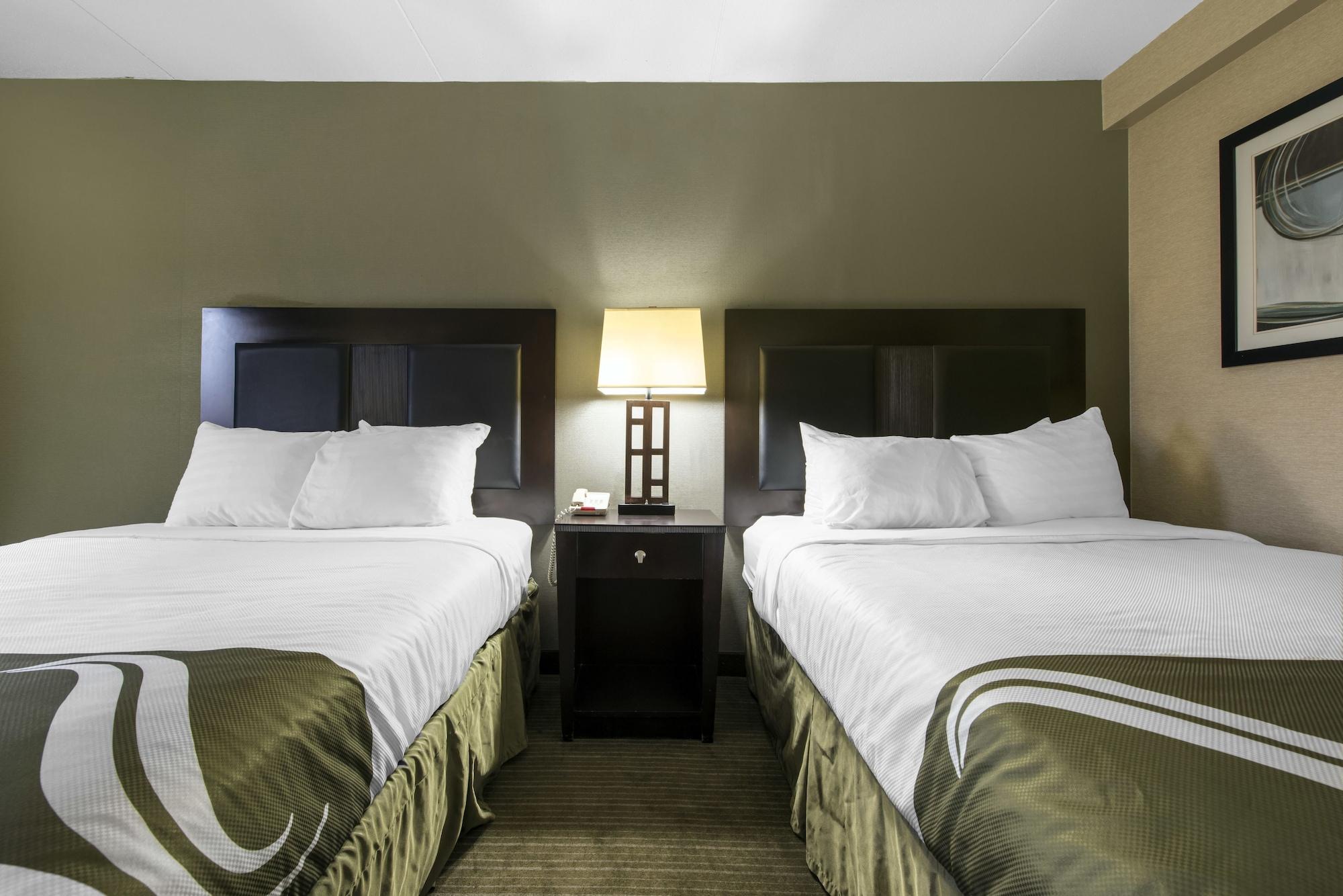 Quality Inn & Suites Charleston - Civic Center Buitenkant foto