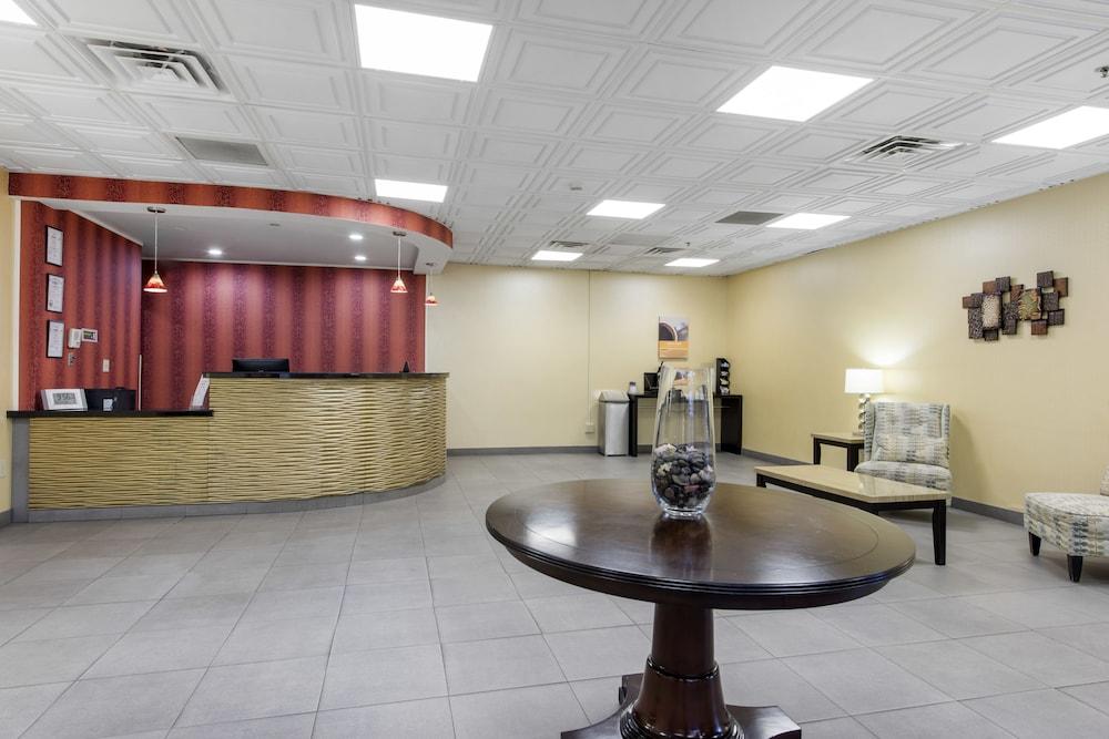 Quality Inn & Suites Charleston - Civic Center Buitenkant foto