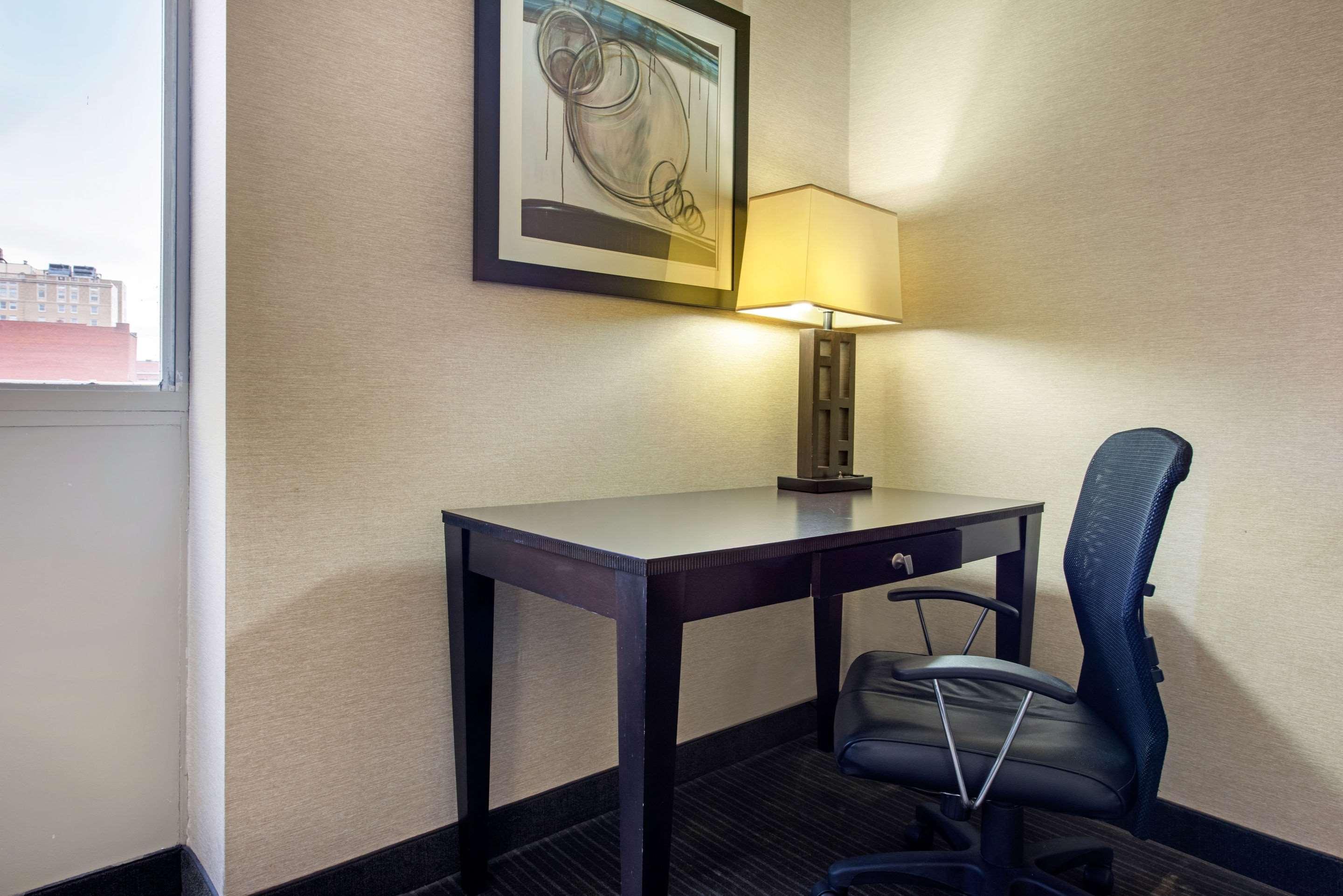 Quality Inn & Suites Charleston - Civic Center Buitenkant foto