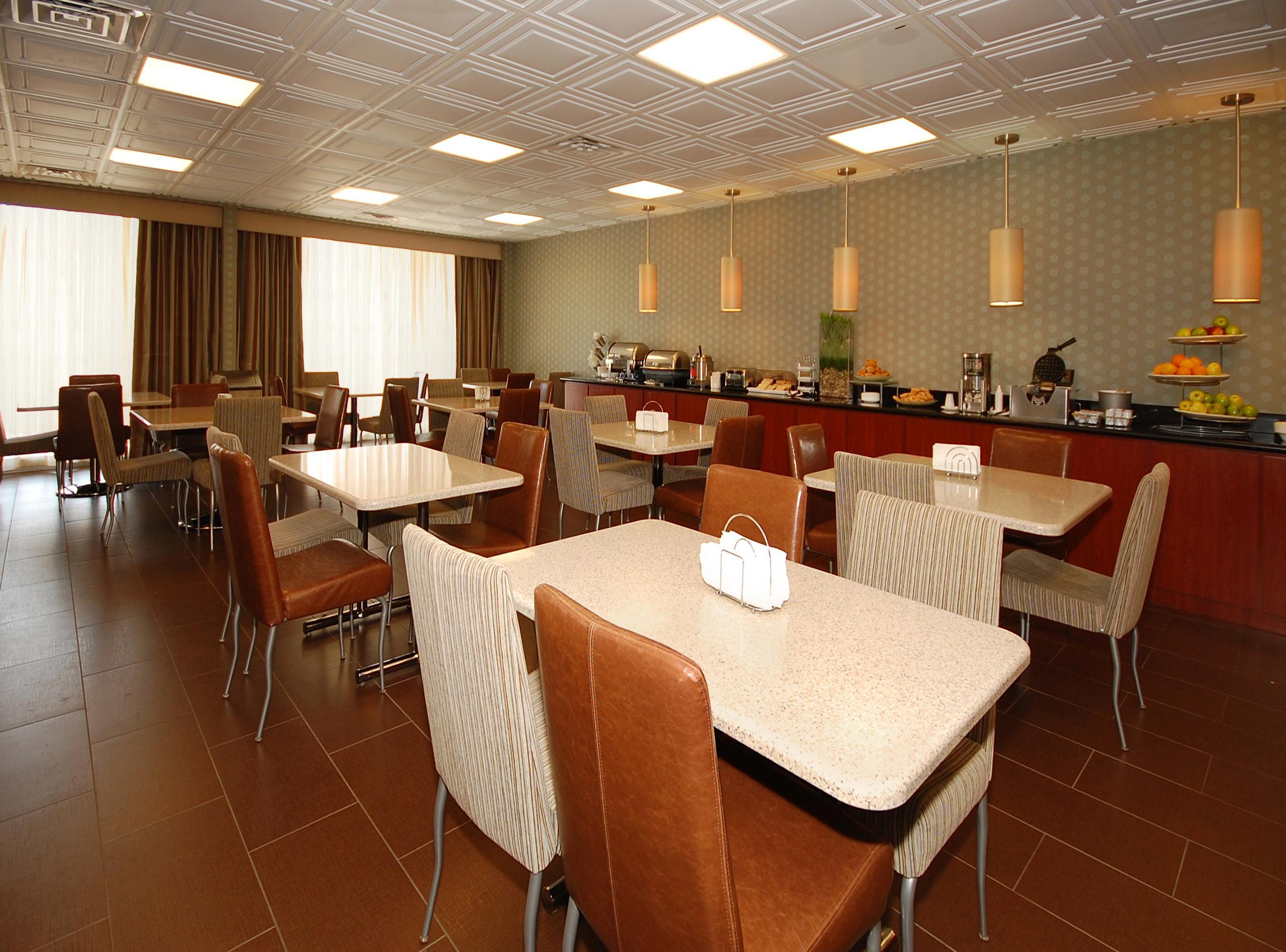 Quality Inn & Suites Charleston - Civic Center Buitenkant foto