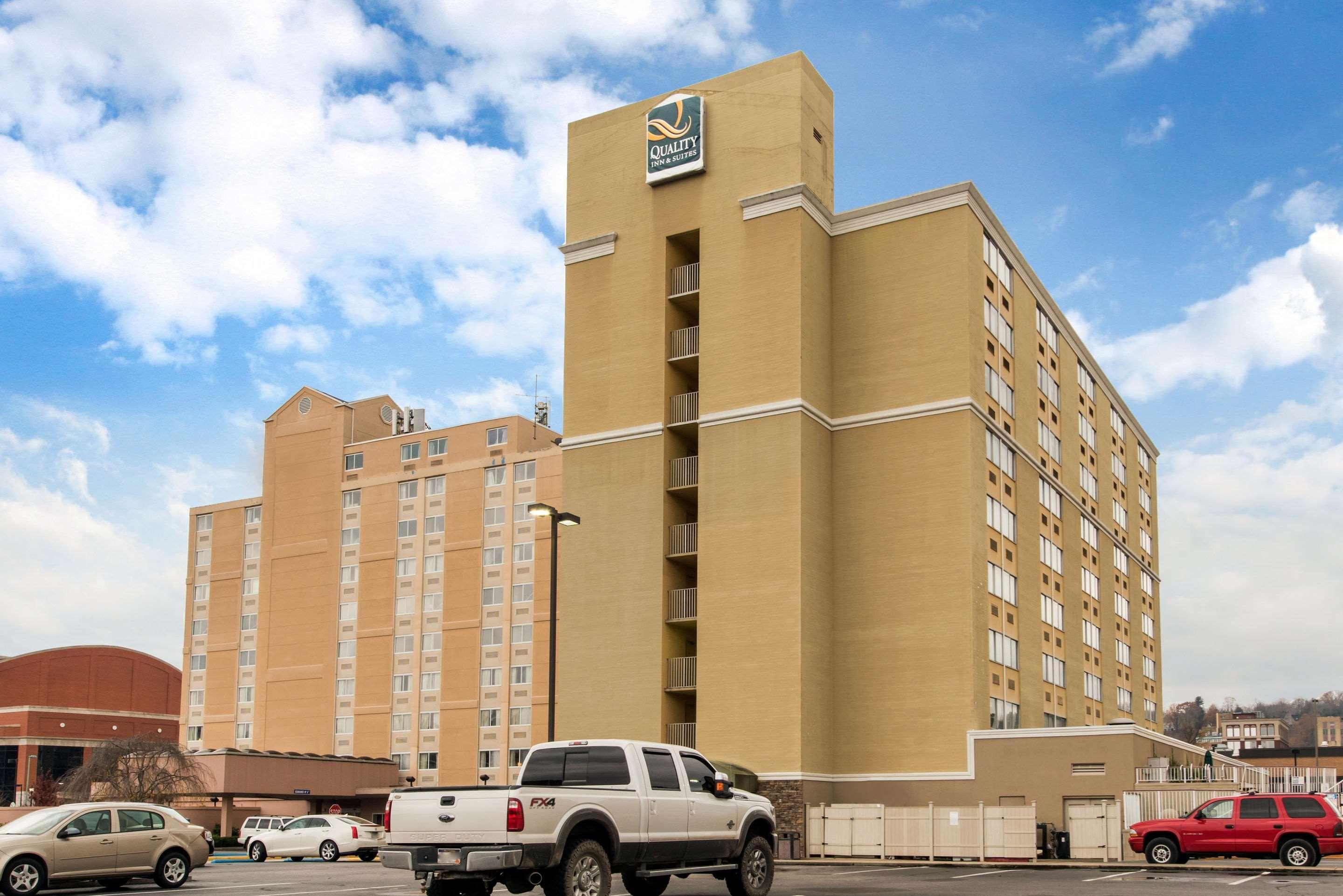 Quality Inn & Suites Charleston - Civic Center Buitenkant foto