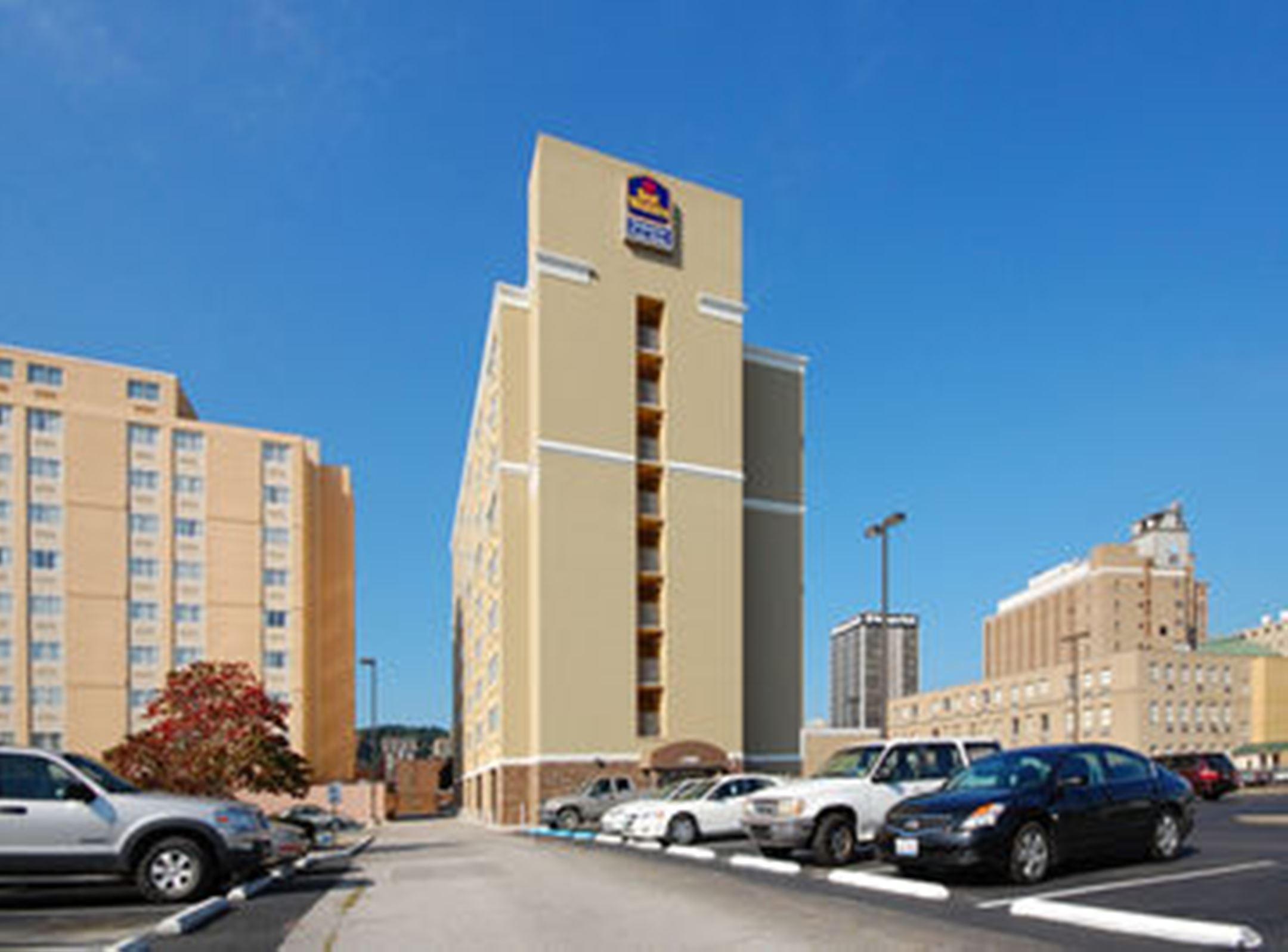 Quality Inn & Suites Charleston - Civic Center Buitenkant foto