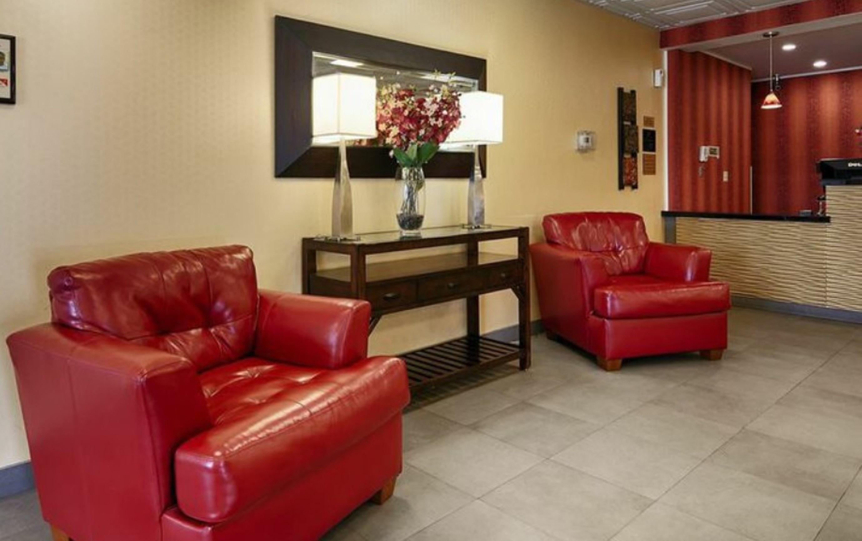 Quality Inn & Suites Charleston - Civic Center Buitenkant foto