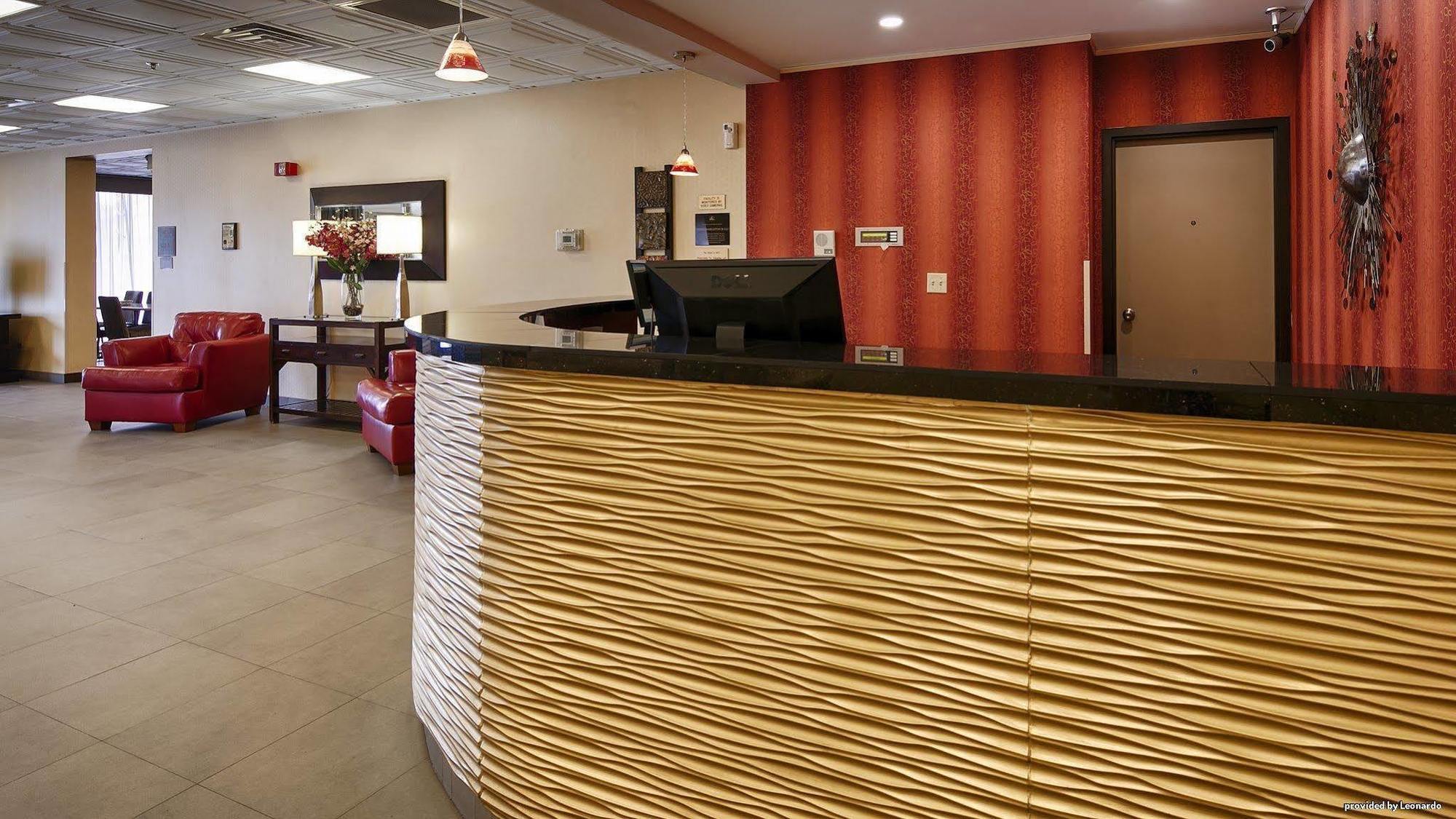 Quality Inn & Suites Charleston - Civic Center Buitenkant foto