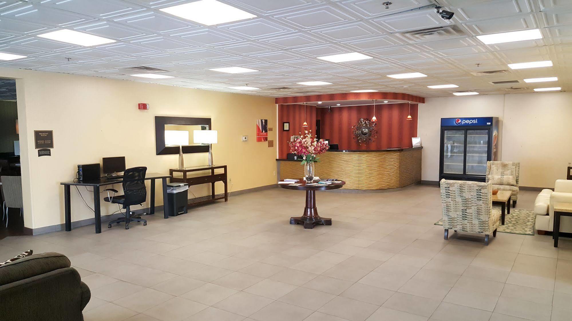 Quality Inn & Suites Charleston - Civic Center Buitenkant foto
