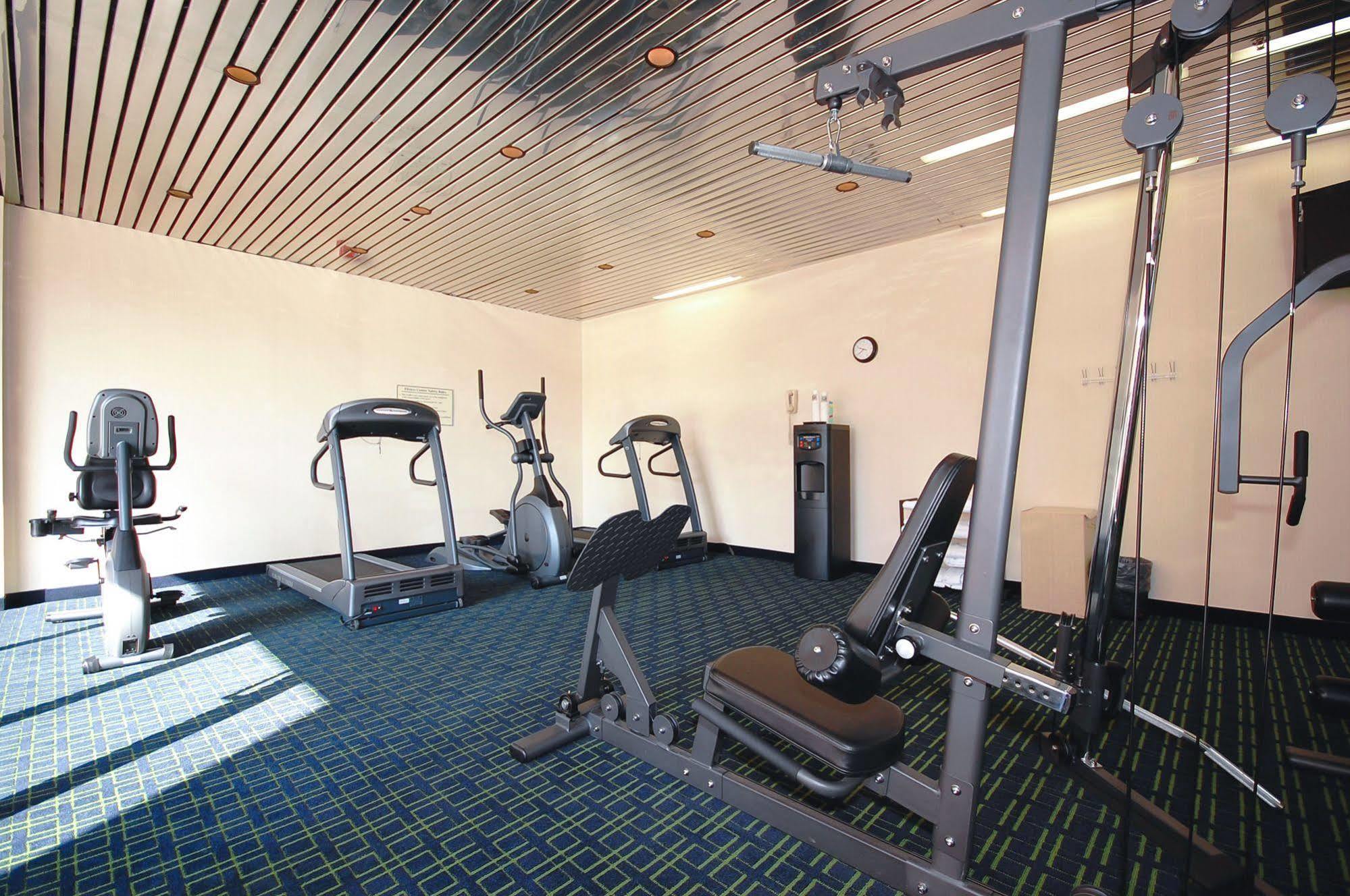 Quality Inn & Suites Charleston - Civic Center Buitenkant foto