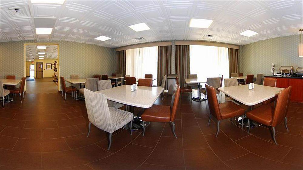Quality Inn & Suites Charleston - Civic Center Buitenkant foto