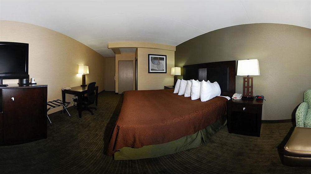 Quality Inn & Suites Charleston - Civic Center Buitenkant foto