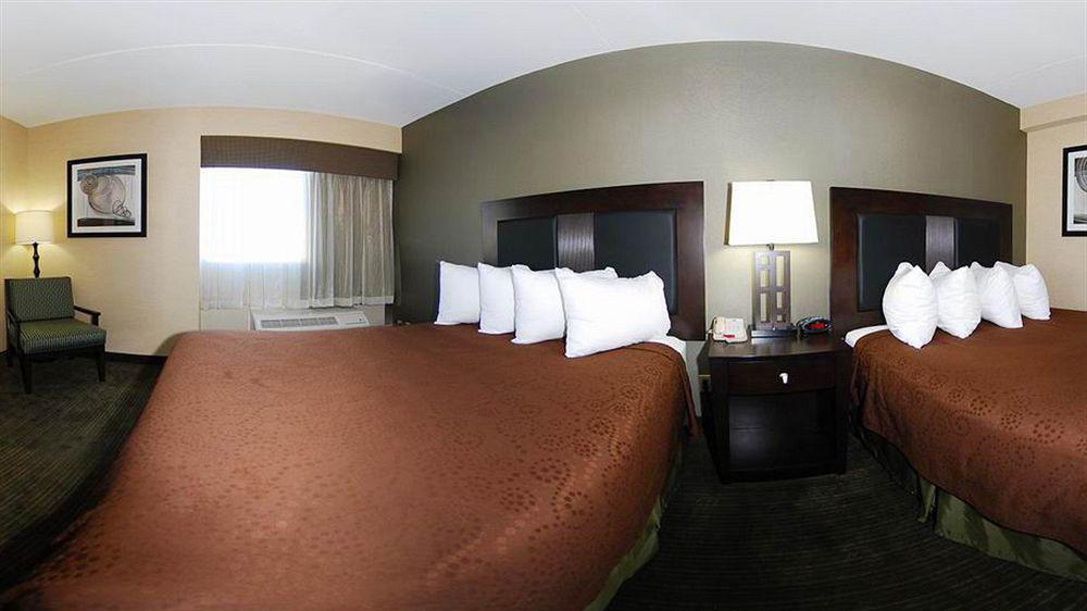 Quality Inn & Suites Charleston - Civic Center Buitenkant foto